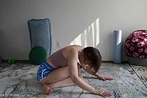 Pelajaran 287 terbuka sebagai cougar memandu dengan tetek alami besar dan instruksi onani detail di tubuh tanpa bulu