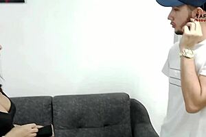 Min granne bjuder in mig att knulla hennes fitta hemma och exploderar i en otrolig orgasm! 😍