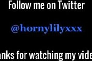 분출하는 인도 밀프가 야생 액션에서