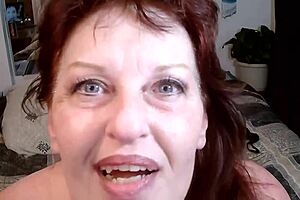 Σέξι κοκκινομάλλα ώριμη PAWG σε διασκεδαστική ρετρό ταινία