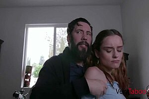 Insegnando a Lily Glee 18+ a comportarsi bene ora!