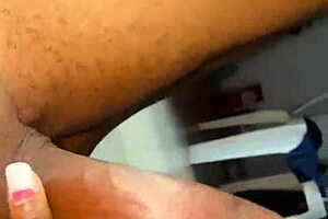 Hey Stiefmutter, willst du meinen großen schwarzen Schwanz als besondere Belohnung heute Nacht?