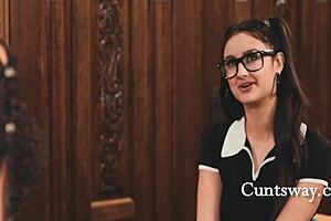 Nerd herkent nerd! Ryan Keely en Eliza Ibarra scharen hard