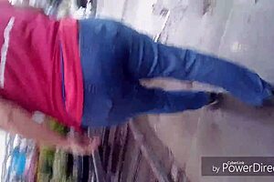 Look at that thick milf granny's juicy ass!