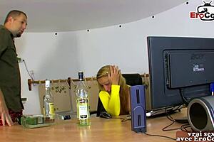 Французские блондинки MILF любительницы анального сквирта на кухне