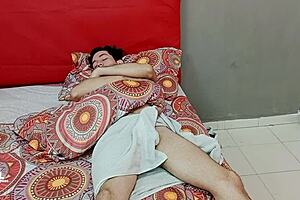 my madrastra sees my erecto pene and cant hold back to suck it and give good sentones on my polla till i cum