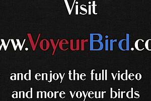 Вуайер в офисе: CFNM милф в чулках платит дрочеру.