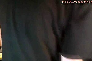 الجميلة الناضجة إيمي تلعق مؤخرة زوجها لعميل عرض خاص، تريد رؤية المزيد؟