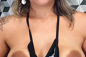 A Empregadinha Resolveu Me Dar Seu Cúzinho Apertadinho