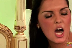 Paul Chaplin se připojuje k anální trojce se dvěma nadrženými MILF lesbičkami