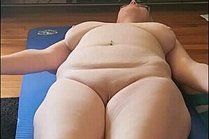 Vees nackte Yoga-Session fühlt sich so verlockend und heiß an