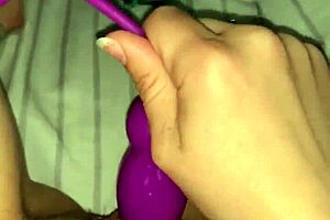 El coño de la hermanastra es el más MOJADO alrededor