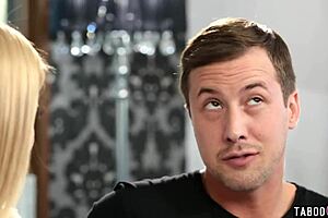 Milf stiefmoeder Alexis Fawx gidst maagdelijke tiener 18+ in wilde seks