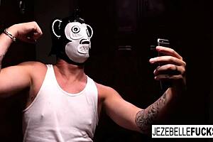 horny milf bodybuilder masturbates her shaved pussy in pov