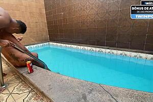 piscininha with my lover on the stairs put the stick