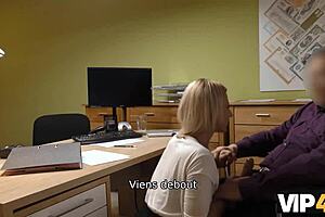 Varför blir stora tuttrade fitta-lickande mormor leksaksad så intensivt?