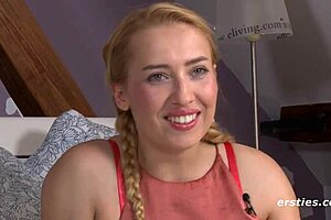 Isabella montre ses moments lesbiens intimes avec jouets