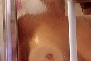 Shy milf bathes and shaves her smooth body