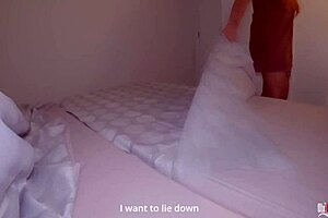 Buntut cantik ibu tiri rangsang anak tiri untuk seks bilik hotel