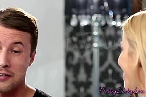 Mama vitregă și nu fiica futute în grup de 3