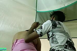 Annyira izgatott vagyok az indiai nénikék vad előjátékától a szállodás sráccal a szabadban!