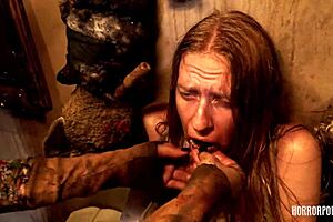 Horrorporn historie om pervers bedstefar og beskidt kone der knepper sød teen 18+ pige