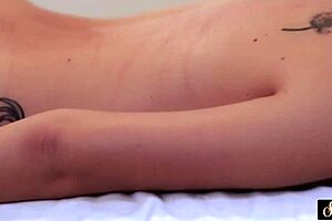 וואו, מילף מעסה רוכבת על זין כמו מקצוענית!