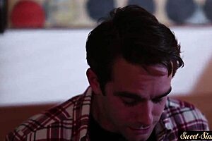 Hei, denne classy milfen i strømper fikk sæd over hele fitta! 🔥