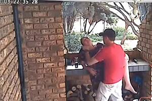 مسكت أم زوجي تنيك صديقي الأفضل في السر