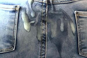 Spuszczaj się w moją dupę w dżinsach, błagam przyjaciela pasierba