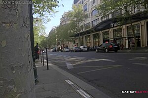 胸大欧洲美女在工作中疯狂！