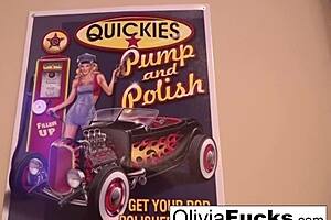 Olivia Austin Masturbates Hard After Sweaty Workout Session