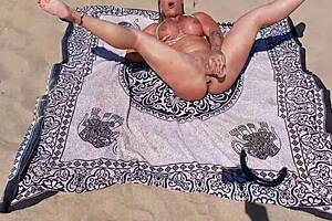 Got fucked hard on the beach, full vid on xvideos red