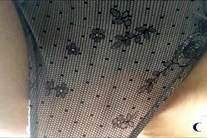 Любительские шлюхи в атласном белье получают еблю раком в POV.