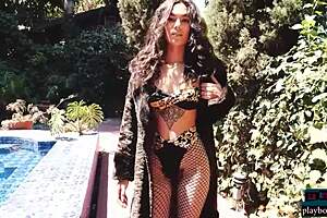 I see shannon hades show her hairy bush and ass