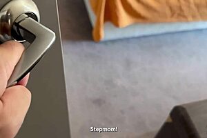 Oväntad hotell-creampie med styvmamma och styvson