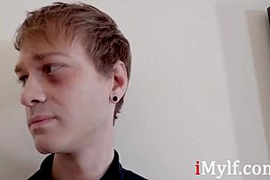 Латина-мачеха Айви Лабель шантажирует пасынка на жесткий трах в спальне