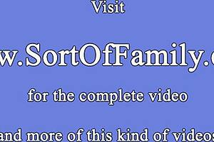 Stemor blir hardt rævpult mens tenåring 18+ ser på i sjokk