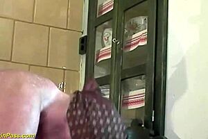 Første gang hård anal for en 70-årig mor