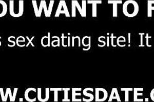 แม่บ้านเงี่ยนอยากโดนเย็ดก้นหนักที่บ้าน เพื่อนจะเสิร์ฟปากสกปรกไหม