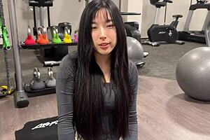 בחורה אסייתית חמודה מטריקה בחור לקרימפיי במהלך נובמבר ללא זרע!