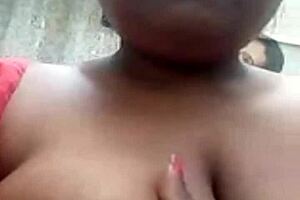 MILF indiană își arată țâțele mari! 🔥