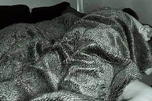 Belle-mère écarte grand, invite son garçon pour du plaisir cochon - Oses-tu rejoindre ?