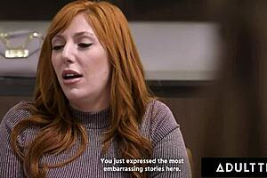 Stedmor med store patter i sexet lingeri masturberer min mands behårede fisse til orgasme, hård og intens. Ikke søn eller søster involveret.