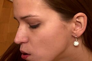 מילף צרפתייה נהנית לילה פרוע עם הפתעות גדולות