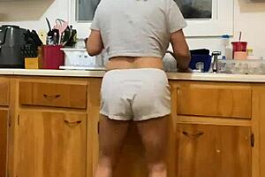 Watch Anna Maria, That Hot Mature Latina, Doing Dishes And Teasing!