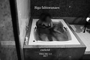 trecho aventura de 2017 que o corno filmou a hotwife safada com o amigo tímido dotado que sarra muito e chupando a buceta gostosa