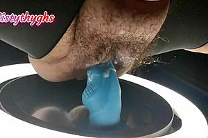 BBW MistyThyghs berie tučný kokot pokrytý spermou! 🔥