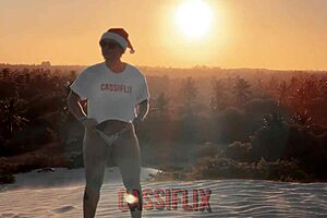 Ele Pegou A Mamãe Noel Se Masturbando Fez Ela Gozar Gostoso Assista Completo No Cassiflix