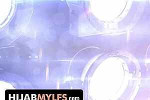 Milf Timur Tengah Mona Azar goyang bontot montok atas batang anak tiri